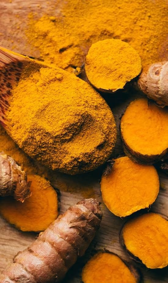 Ground turmeric with fresh root